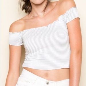 BRANDY MELVILLE OFF THE SHOULDER CROP TOP